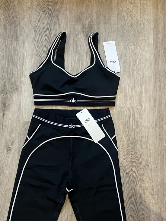 alo Black Sports Bra & pant set - Picture 2 of 4